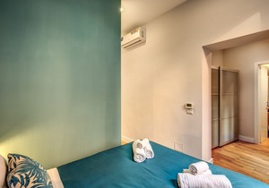 Just renovated with river view 2bedroom apartment in the heart of historic center.