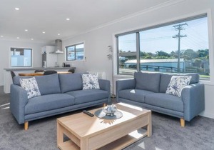 Kaka Point Views Apartment 1
