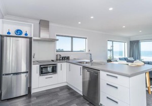 Kaka Point Views Apartment 1