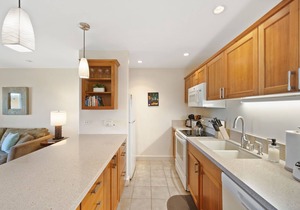 Kapaa Shore Resort B118, Ocean View, Walk to Town, Bike Path, Comp Wifi/Pkg