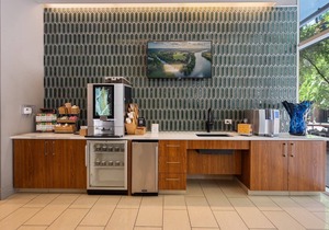 Kasa | Comfy Suite + Laptop Friendly | Austin