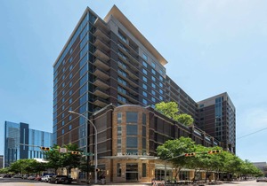 Kasa | Comfy Suite + Laptop Friendly | Austin
