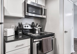 Kasa | Tranquil 2 BD + Near Golf Courses | Delray Beach