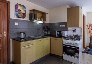 Kasri Saphire @Mvuli. Stylishly furnished. Fast wifi. King size bed. Cosy