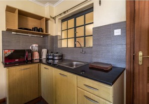 Kasri Saphire @Mvuli. Stylishly furnished. Fast wifi. King size bed. Cosy