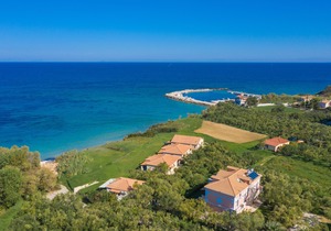 Kavos Psarou Studios & Apartments