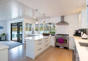 Kawau Lodge - Kotuku Master Suite plus 4 bedrooms