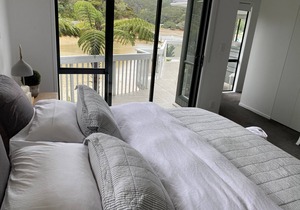 Kawau Lodge - Kotuku Master Suite plus 2 bedrooms