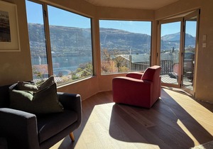 KELVIN HEIGHTS, QUEENSTOWN - lake views, sunny