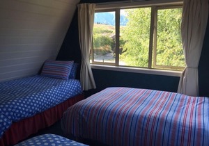 KELVIN HEIGHTS, QUEENSTOWN - lake views, sunny