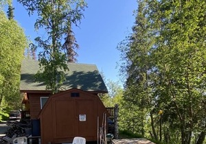 Kenai Riverfront Chalet Centrally Located on the Kenai Peninsula