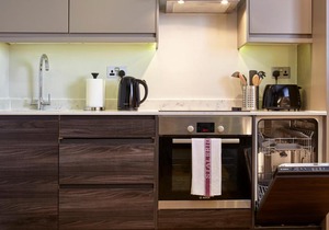 Kenham Place I 1 bedroom apartment - Private Parking!