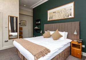 Kew Gardens Hotel