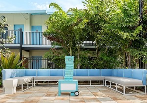 Key West Dream! 4 Serene Units, Pool, Restaurant, Parking, Gym!