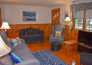 Kibby 89- Ranch home with window ac, less than a 2 minute drive to sandy beach
