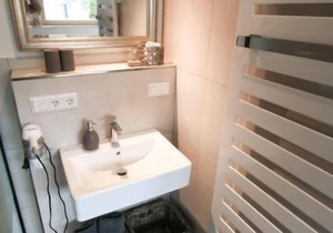 Kinast (HFT201) by Interhome