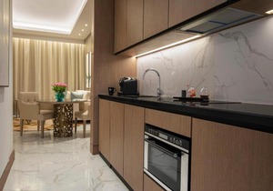 King Bedroom Near Spring Green Supermarket By Luxury Bookings