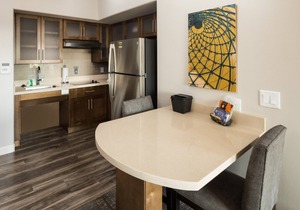King Suite. Free Breakfast. Outdoor Pool.