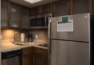 King Suite. Free Breakfast. Outdoor Pool.