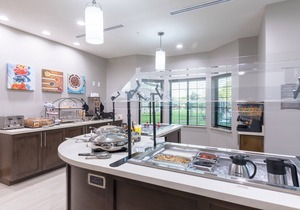 King Suite. Free Breakfast. Outdoor Pool. Near Sea Center Texas!