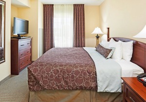 King Suite. Free Breakfast. Pool & Gym. Close to the University of Tennessee Arboretum!