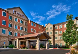 King Suite | Heated Pool & Hot Tub. Free Breakfast Buffet. Near Jordan Landing!