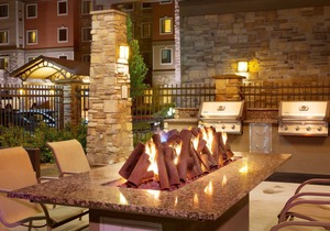 King Suite | Heated Pool & Hot Tub. Free Breakfast Buffet. Near Jordan Landing!