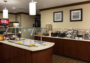 King Suite Near Ohio State University. Free Breakfast Included. Pool Access.