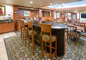 King Suite. Shared Pool & Hot Tub. Free Breakfast. Near Texas Tech University & University Medical Center.