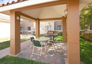 King Suite. Shared Pool & Hot Tub. Free Breakfast. Near Texas Tech University & University Medical Center.