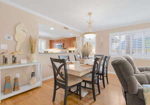 Kingston Resort: Winter rates, Ground floor, 7 min walk to beach, two decks