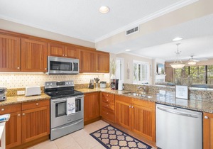 Kingston Resort: Winter rates, Ground floor, 7 min walk to beach, two decks