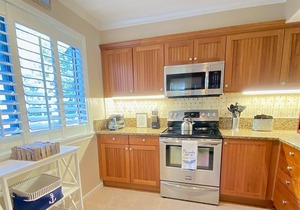 Kingston Resort: Winter rates, Ground floor, 7 min walk to beach, two decks