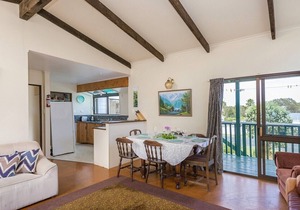 Kiwi Bach at Omaha - Omaha Holiday Home