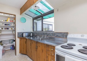 Kiwi Bach at Omaha - Omaha Holiday Home