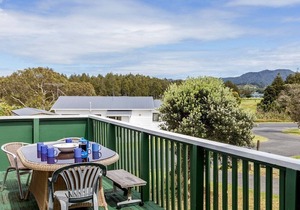 Kiwi Bach at Omaha - Omaha Holiday Home