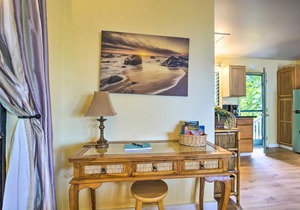 Kona Cottage with Lanai and Ocean Views on Coffee Farm!