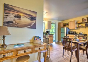 Kona Cottage with Lanai and Ocean Views on Coffee Farm!
