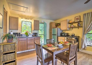 Kona Cottage with Lanai and Ocean Views on Coffee Farm!