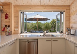 Kowhai Retreat - Matarangi Holiday Home