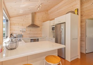Kowhai Retreat - Matarangi Holiday Home