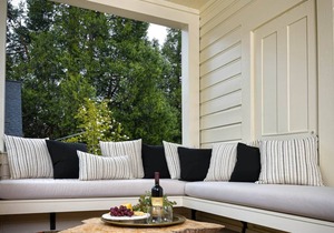 Kubli Haus - Suite #1 ~ Luxury, Style & Location, 1 block to Britt