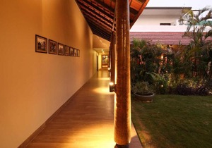 Kwality'S Motel Shiraz