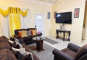 L&V Paradise Vacation Home with Pool and Gym