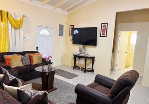 L&V Paradise Vacation Home with Pool and Gym