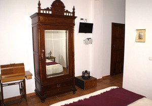 La Cañota Superior King Room Adults Only, bedroom and ensuite bathroom and WIFI
