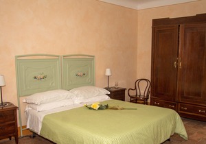 La Casatorre di Ponticello. Casale di campagna con ampio giardino e piscina