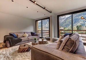La Cordee 221 Penthouse - sleeps 8 guests with pool, sauna, gym, parking