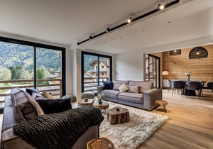 La Cordee 221 Penthouse - sleeps 8 guests with pool, sauna, gym, parking