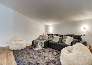 La Cordee 221 Penthouse - sleeps 8 guests with pool, sauna, gym, parking